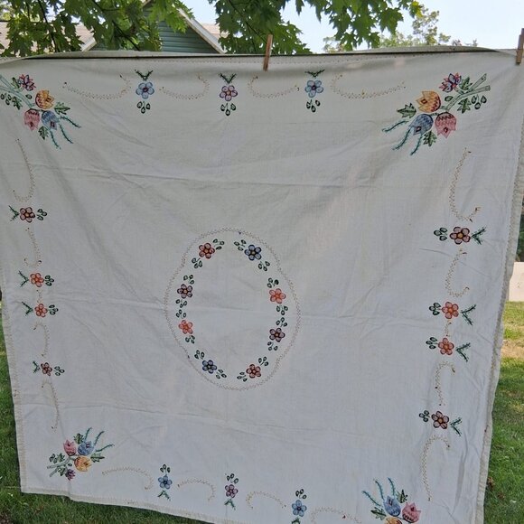 Rectangular Tablecloth White with Embroidered flowers 51"x48" Cottage Grandma - Picture 7 of 14